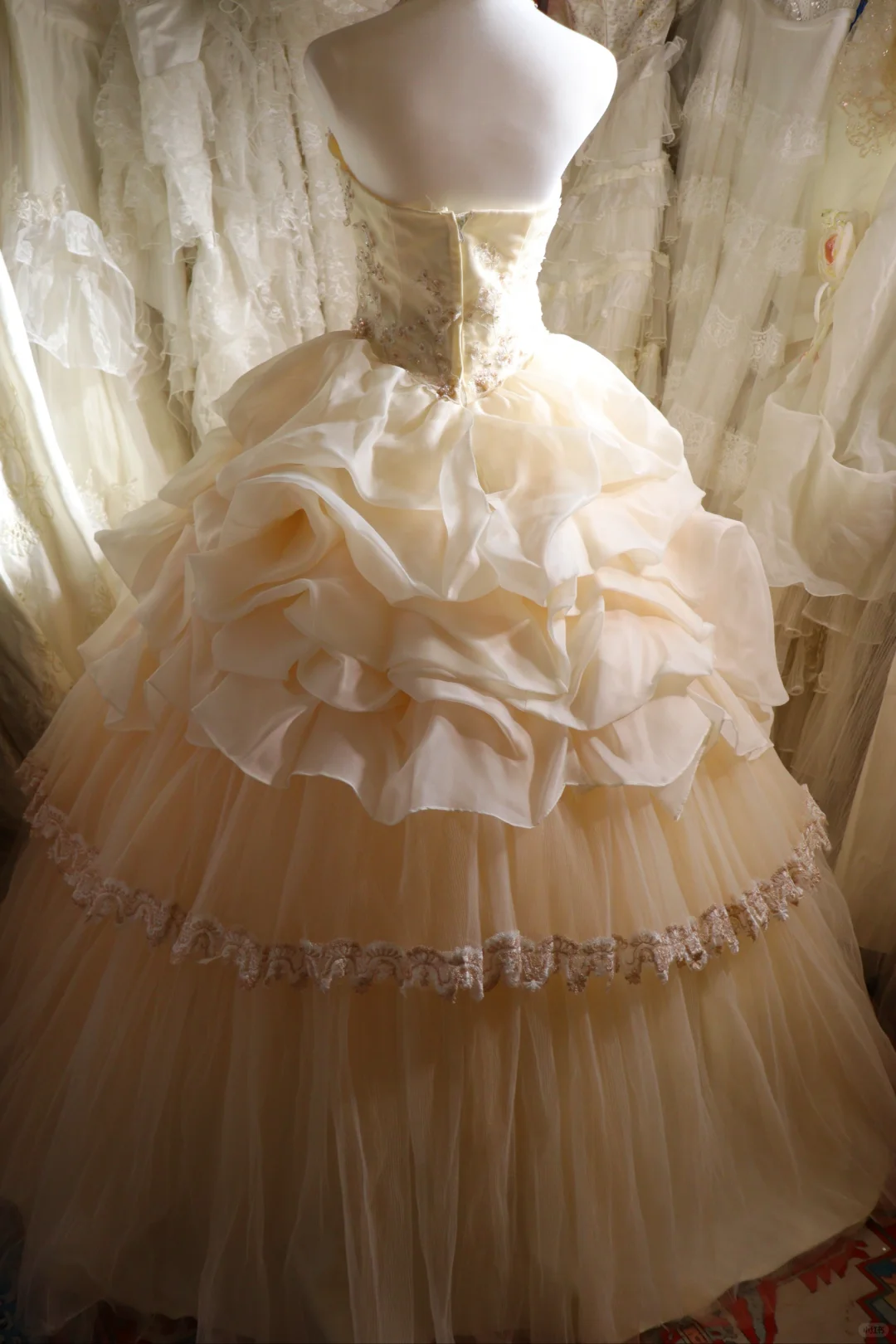 A Line Halter Vintage Long Wedding Dresses Princess Bridal Gown S6884