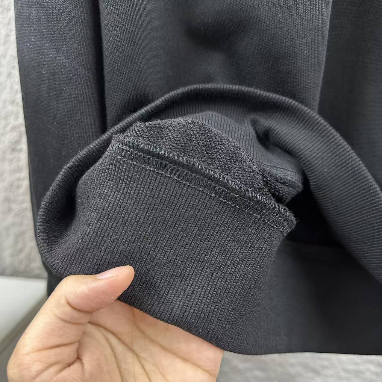 LV Long-Sleeve Crew Neck Sweatshirt 492259