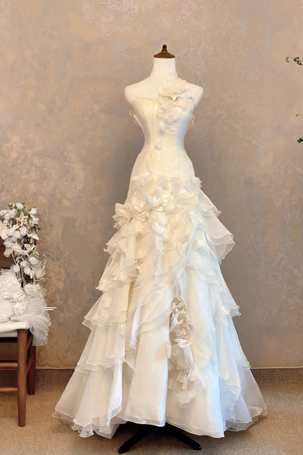 formaldressy-Cream Tulle Halter-Neck 3D Flower-Embellished Floor-Length Court-Style Wedding Dress gh6364