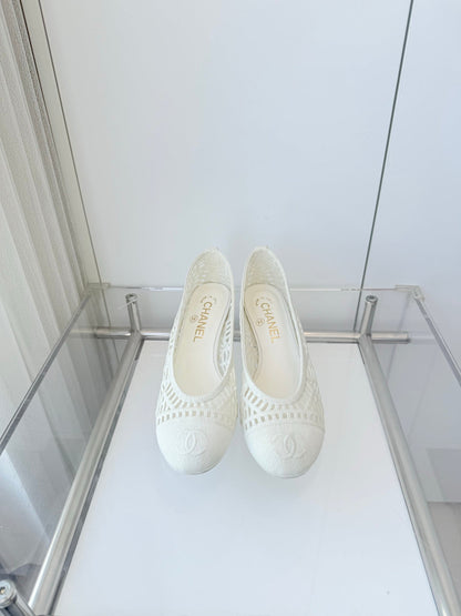 Chanel 26 Ladies 50 Ballet Flats White in Fabric 597342