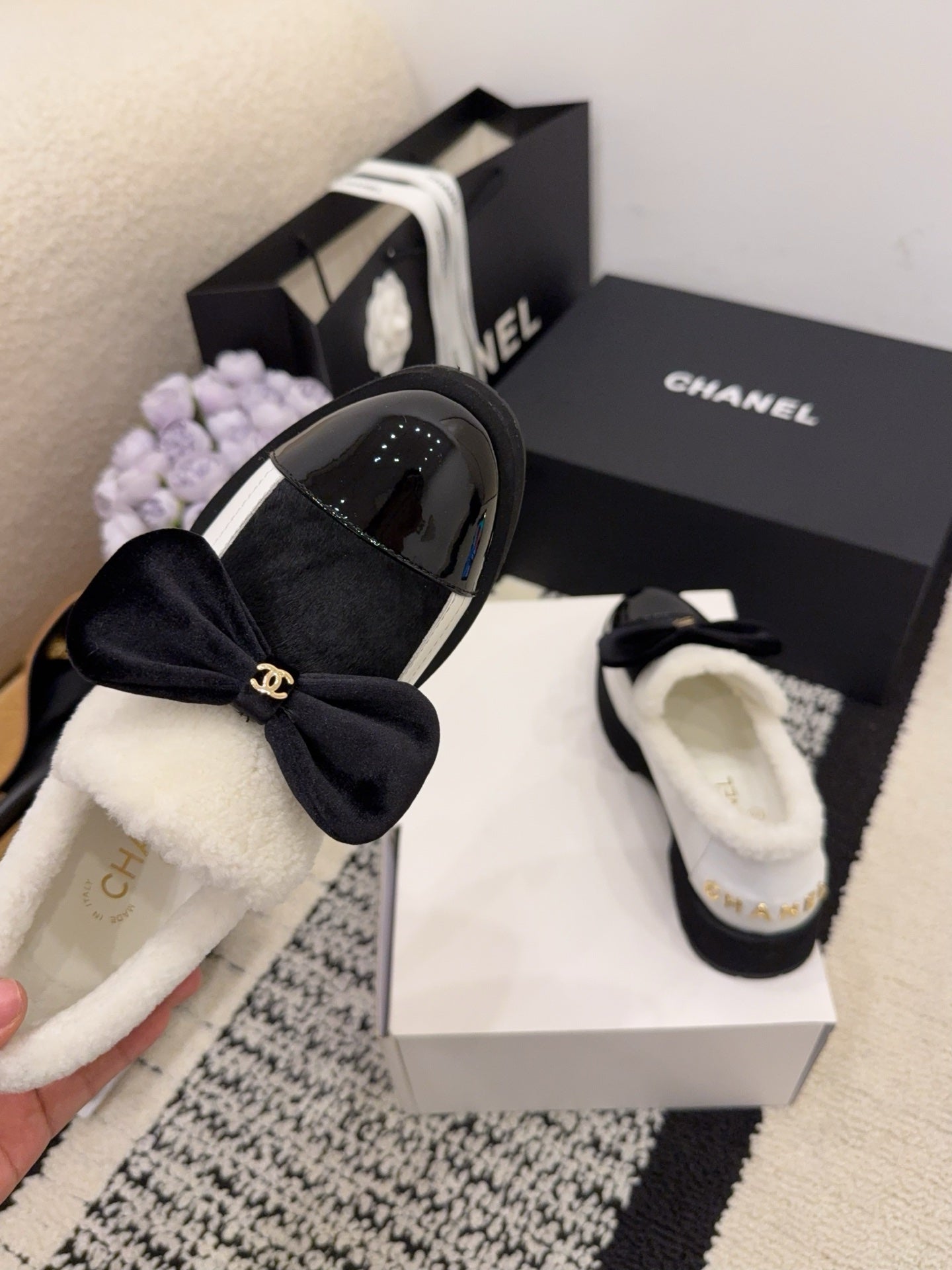 CC 26 Fur-lined Loafer With Bow Black White Wool Leather 588825