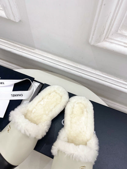 CC 25K Double C Pearl Fur Slippers Black Warm Beige Calfskin Shearing 586998