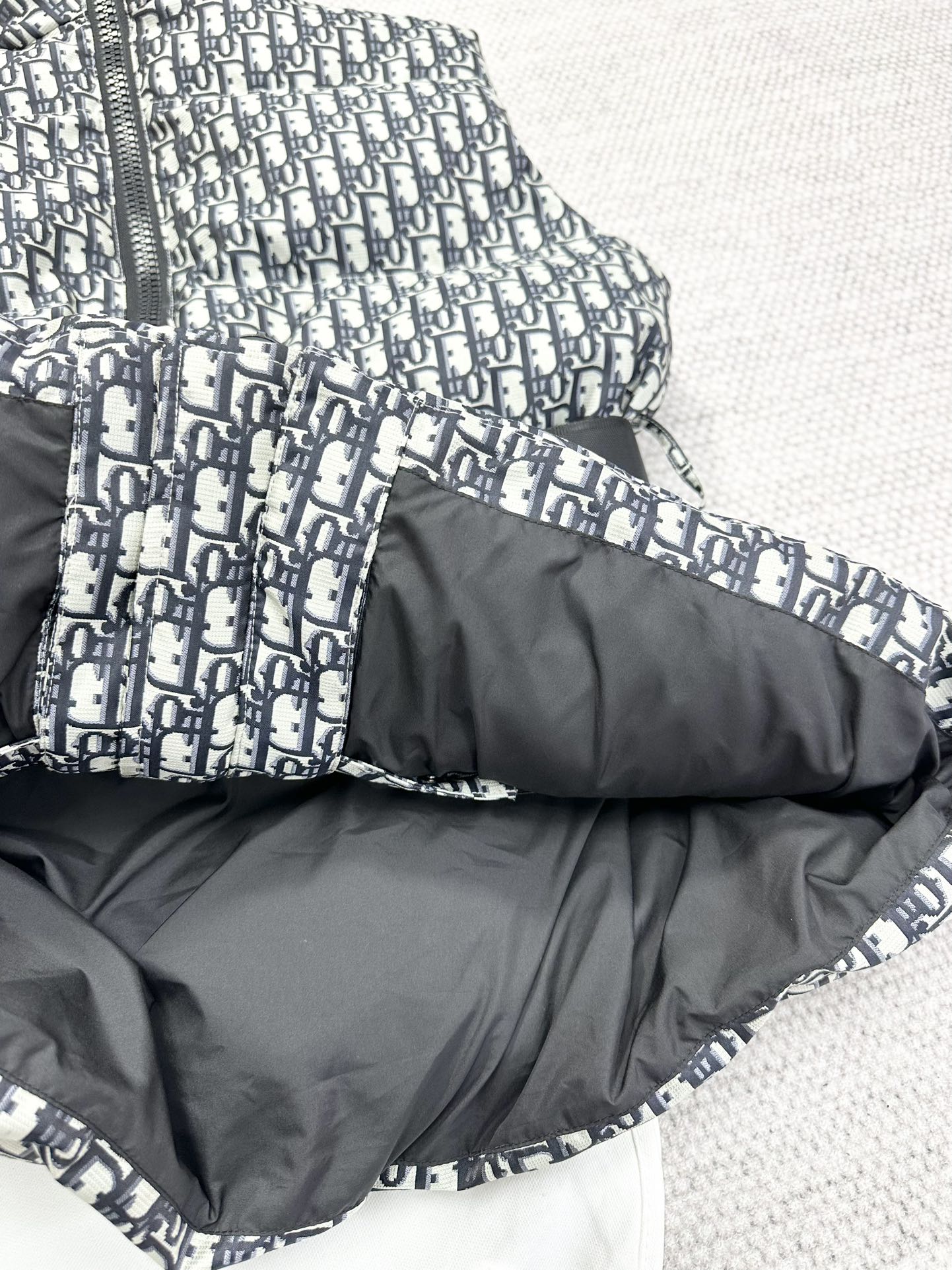 CD Alps Belted Puffer Vest Black White Polyester