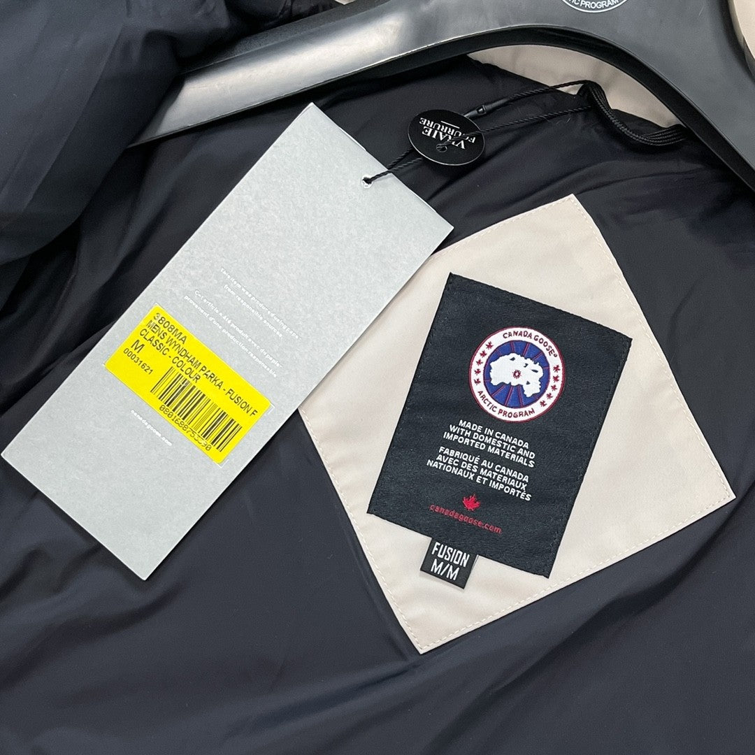 C. Goose Down Jacket White Polyester 0021