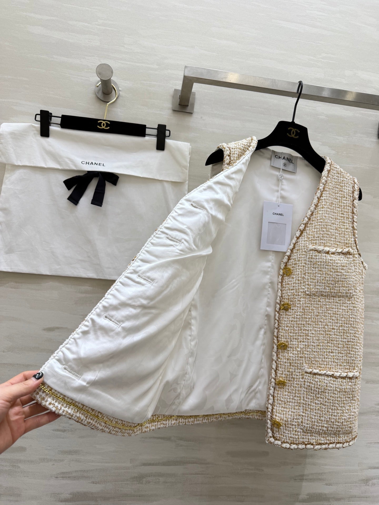 CC 26s Cruise Vest Beige Tweed Weave & Gold Thread
