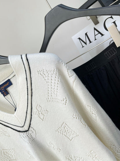 LV Clover V-neck Pullover Sweater in White Wool and Cashmere 285518