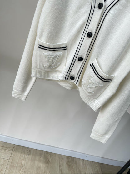 LV Pocket Patch Letter V-neck Cardigan in White Wool and Cashmere 285515