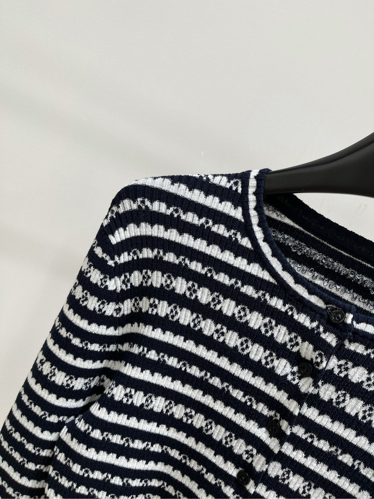 LV Four-Leaf Clover Short Cardigan Black and White Stripes Wool 285507