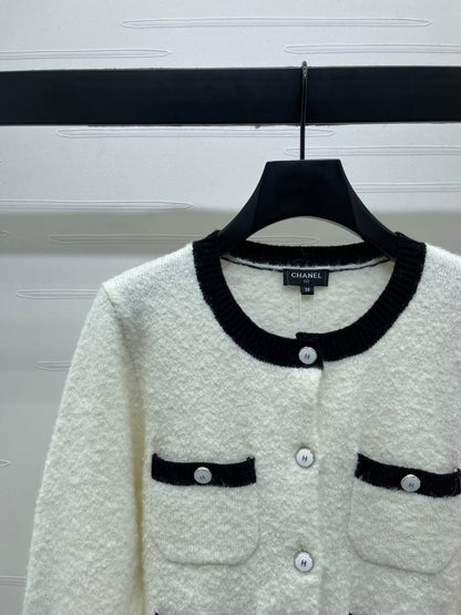 CC 25 Two-Tone Pocket Knit Cardigan White Wool