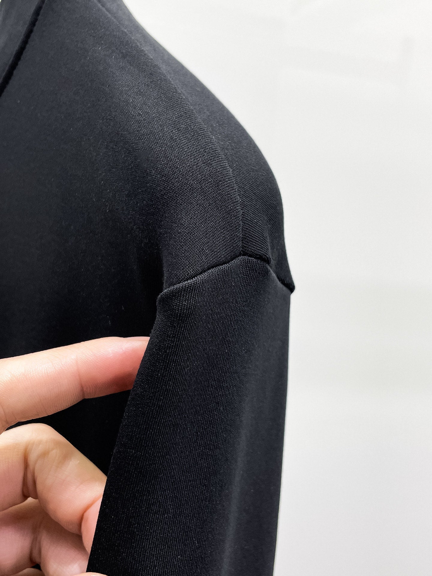 Gucci 25 Long-Sleeved T-shirt 106555