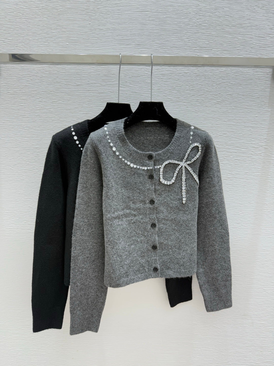 CC 25F Heavy Bow Beaded Round Neck Knit Wool Cashmere Long-Sleeved Cardigan