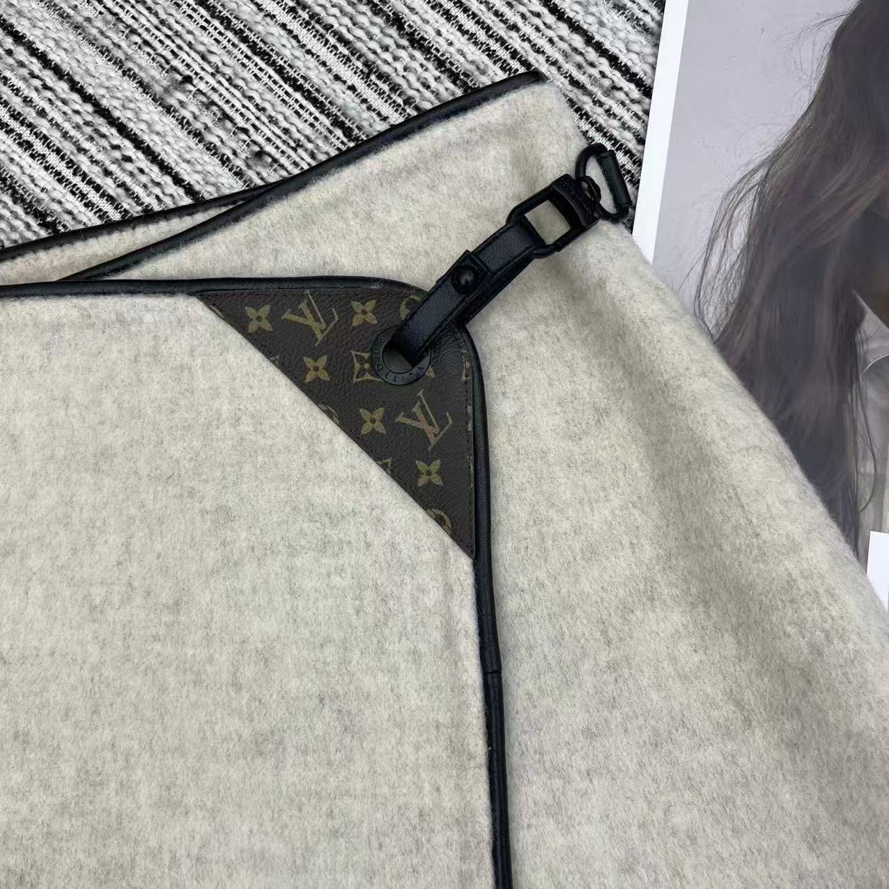 LV 25FW Double-Faced Wool Short Skirt Lambskin Edge Light Gray 311681