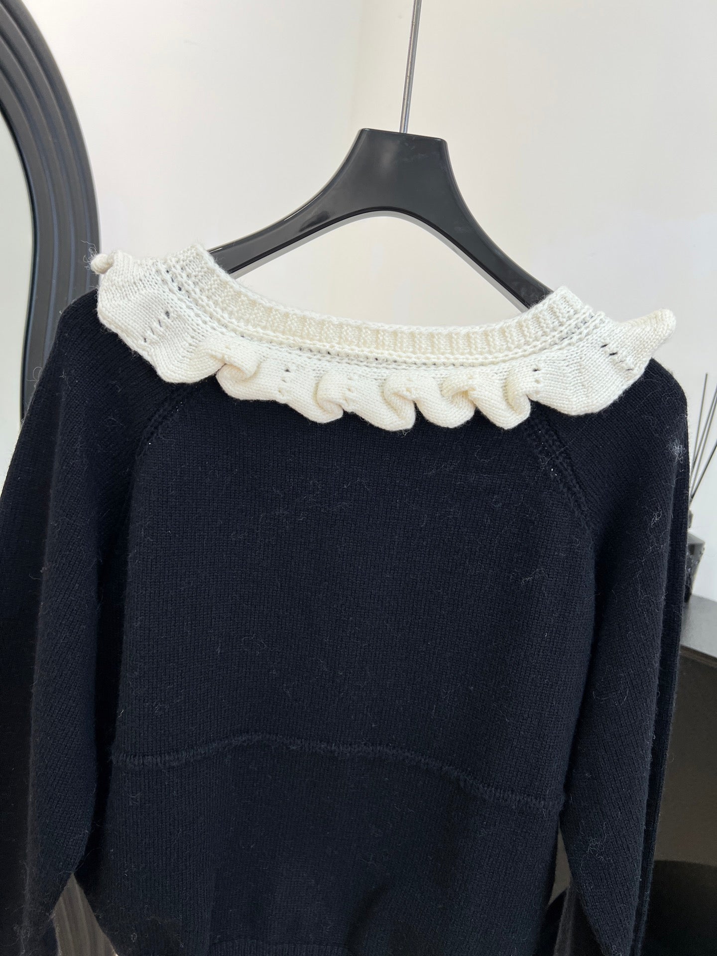 LV Color-blocked Knit Cardigan 799835