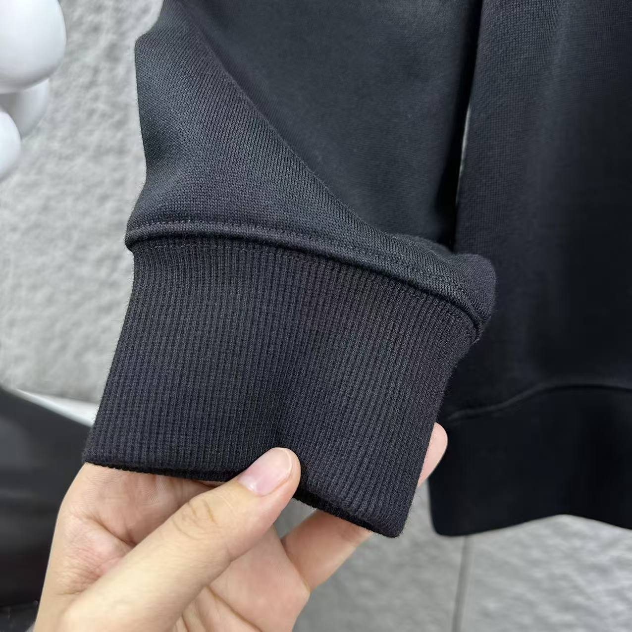 LV Long-Sleeve Crew Neck Sweatshirt 492259