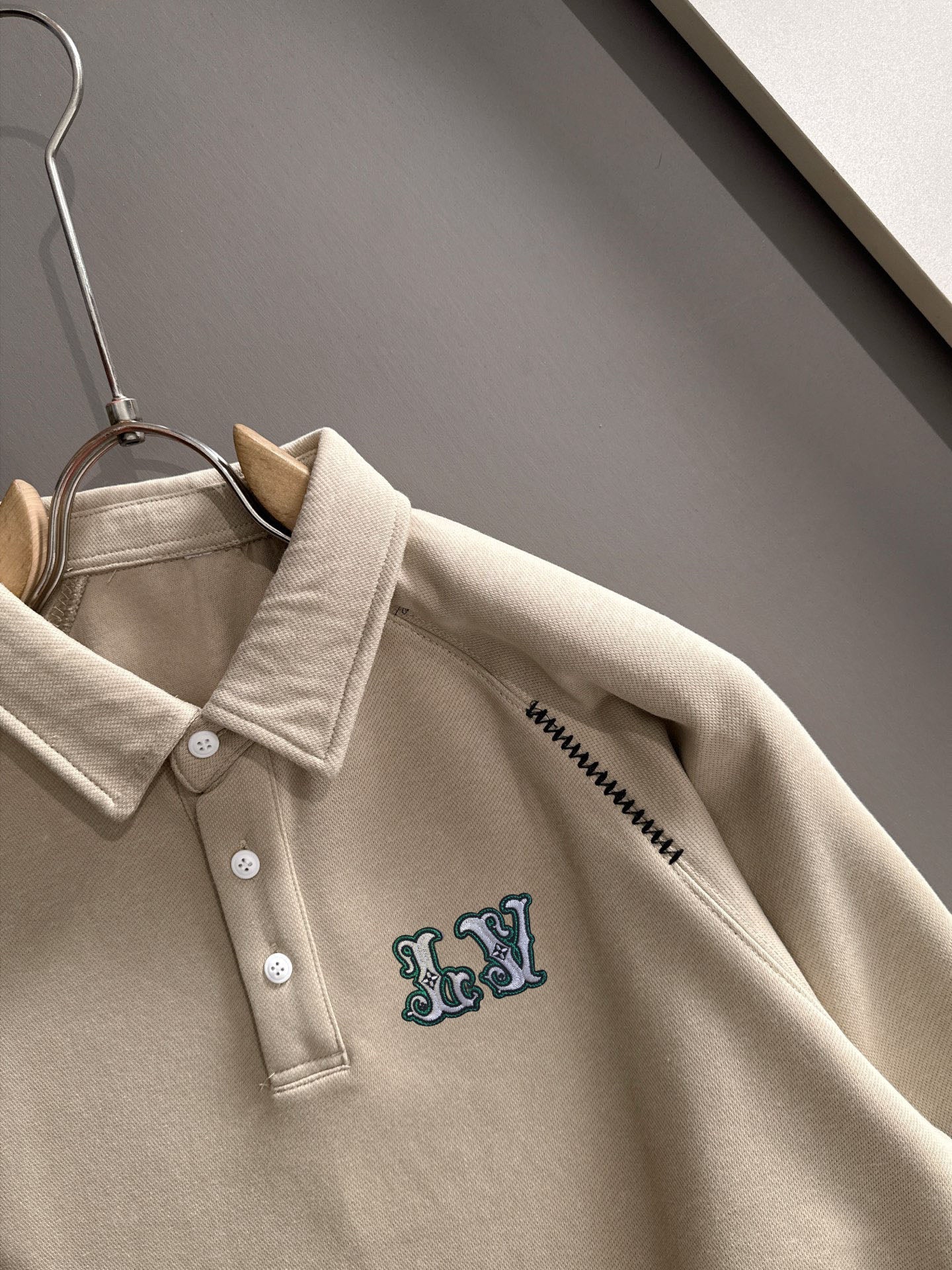 LV 25SS Lapel Sweatshirt Long Sleeve 494425
