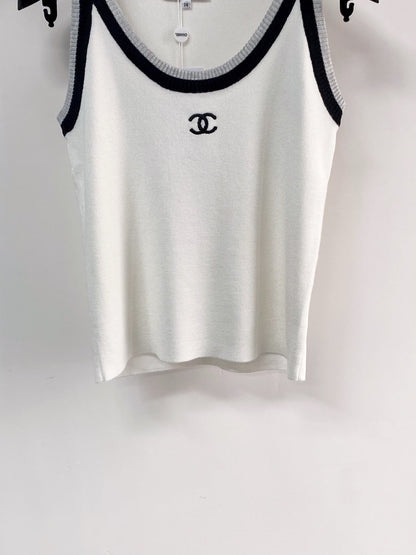 Chanel Two-Tone Vest White in Wool 125484