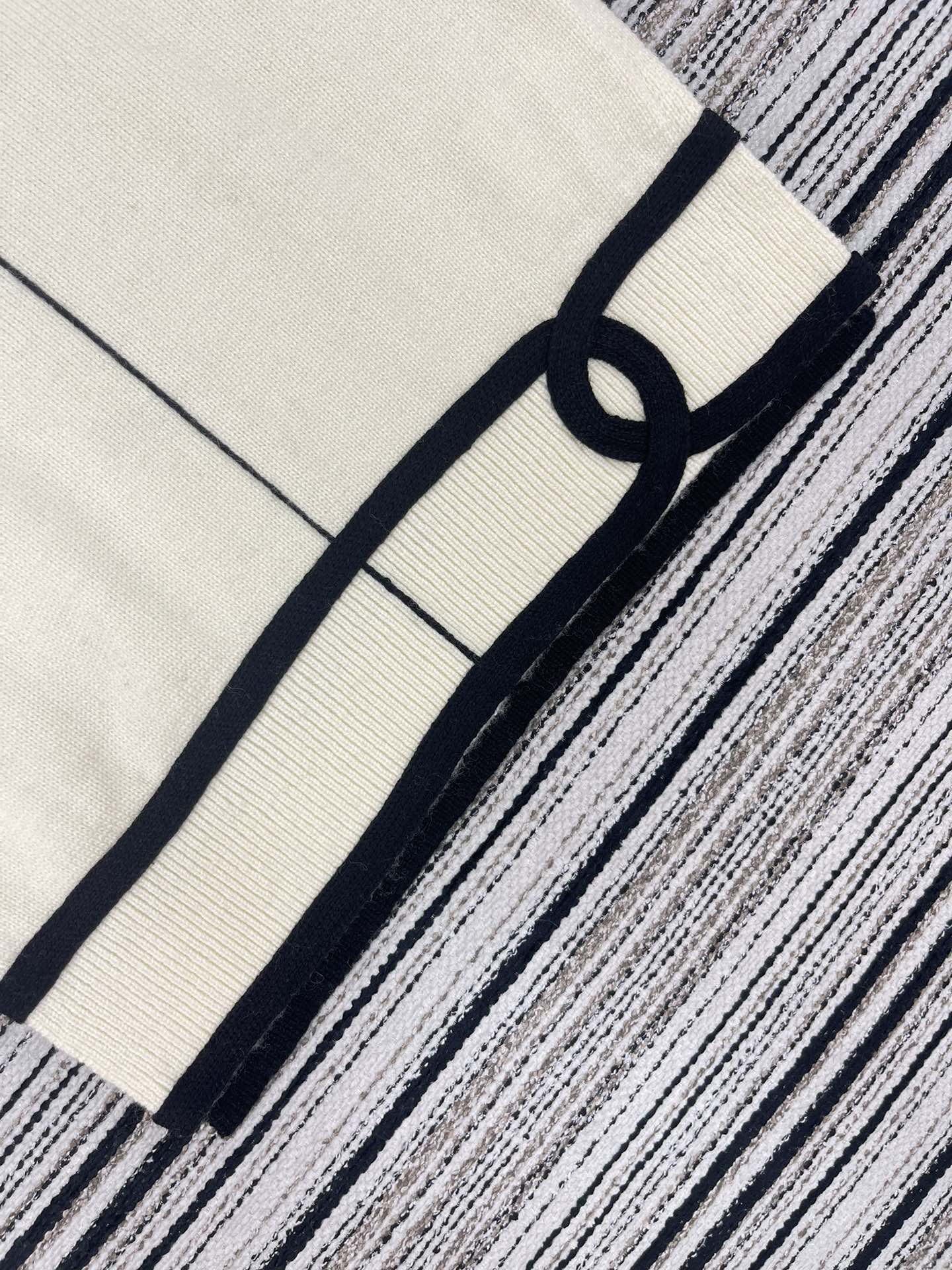 Chanel Vest Cream in Cashmere 133571