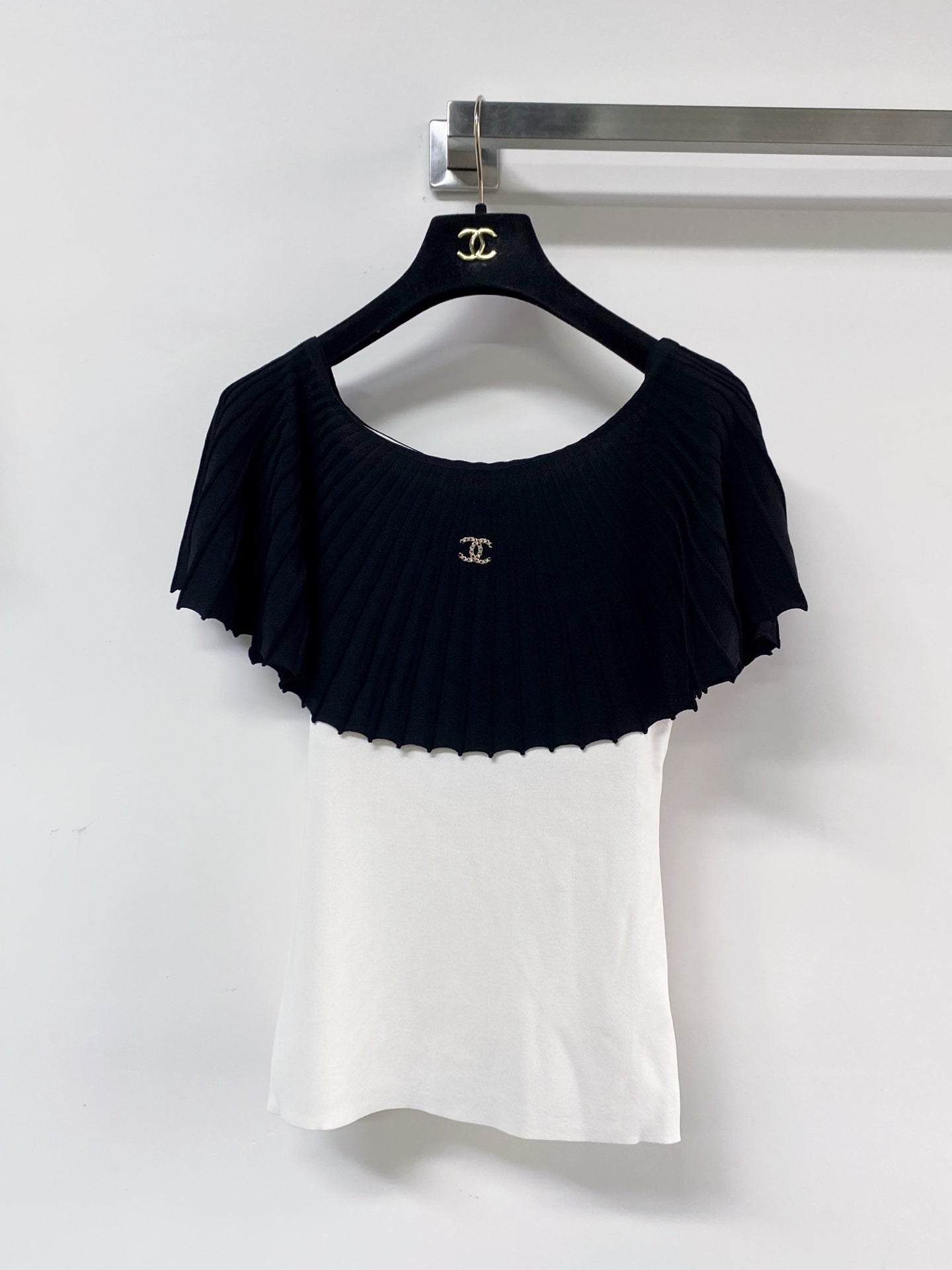 Chanel Two-Tone Vest White Black in Polyester 125434
