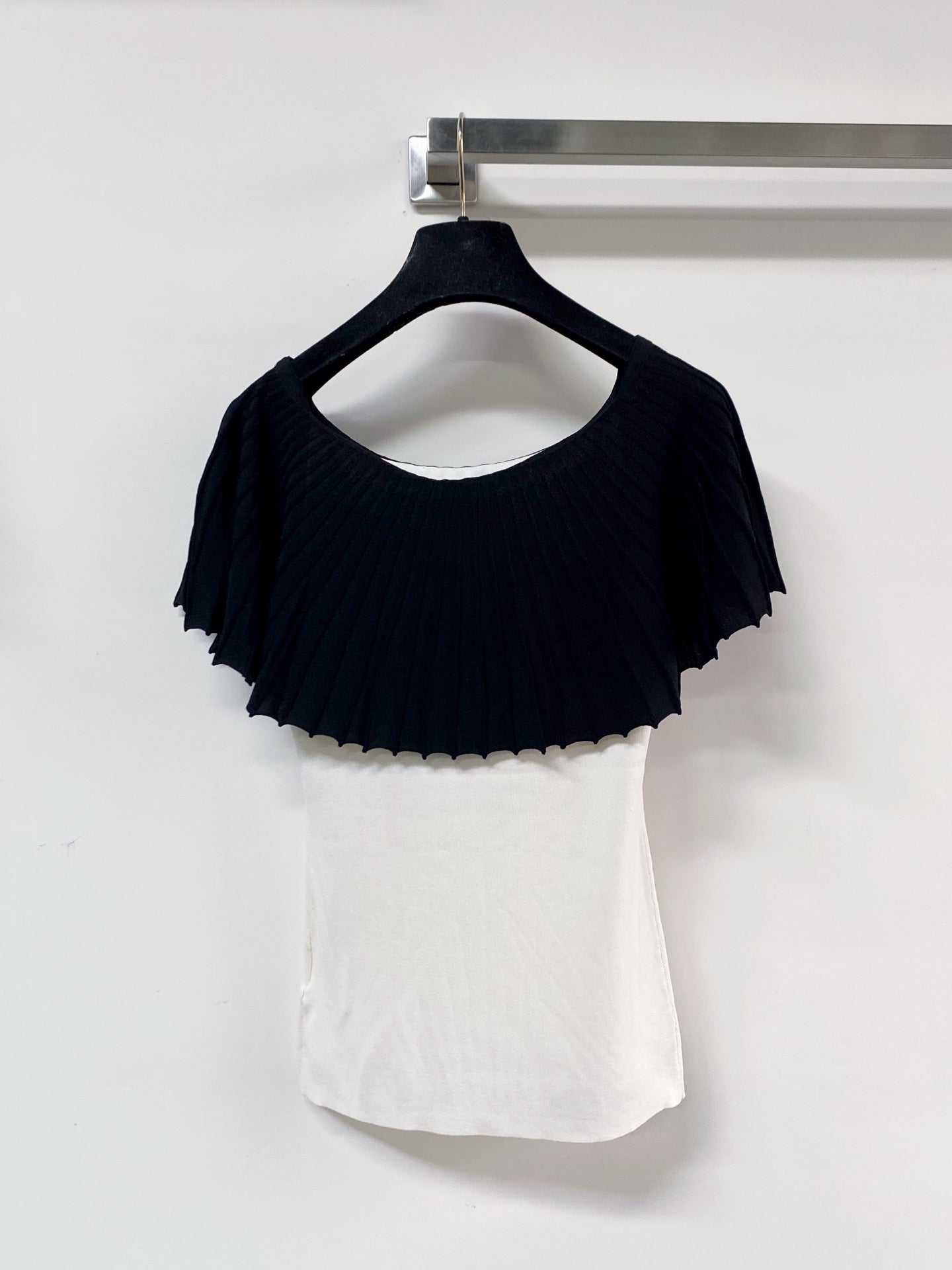 Chanel Two-Tone Vest White Black in Polyester 125434