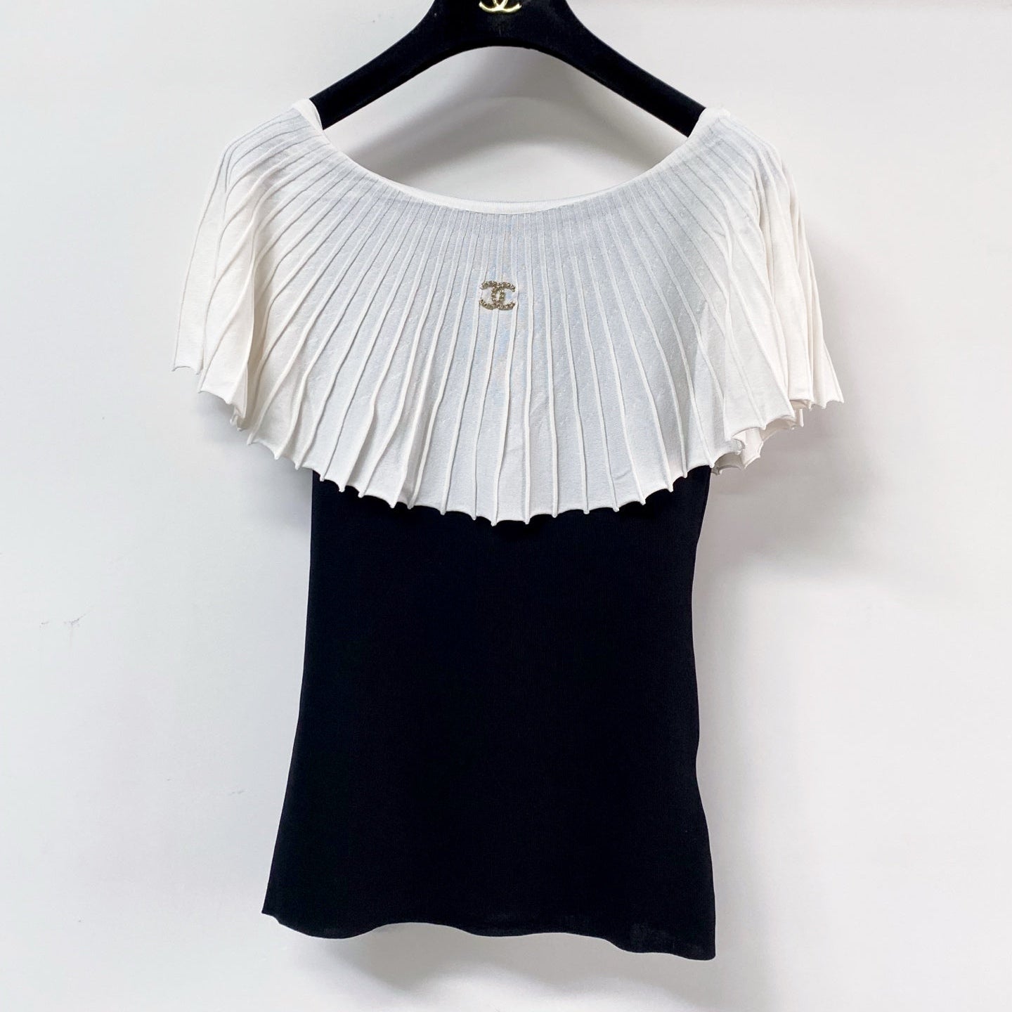 Chanel Two-Tone Vest Black White in Polyester 125433