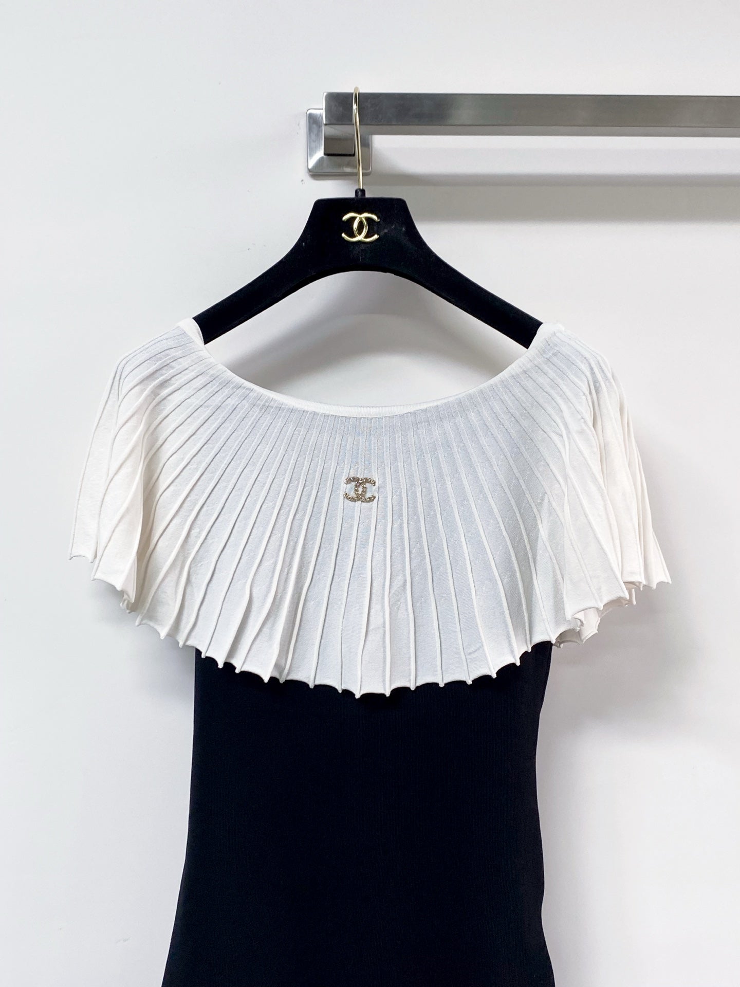 Chanel Two-Tone Vest Black White in Polyester 125433