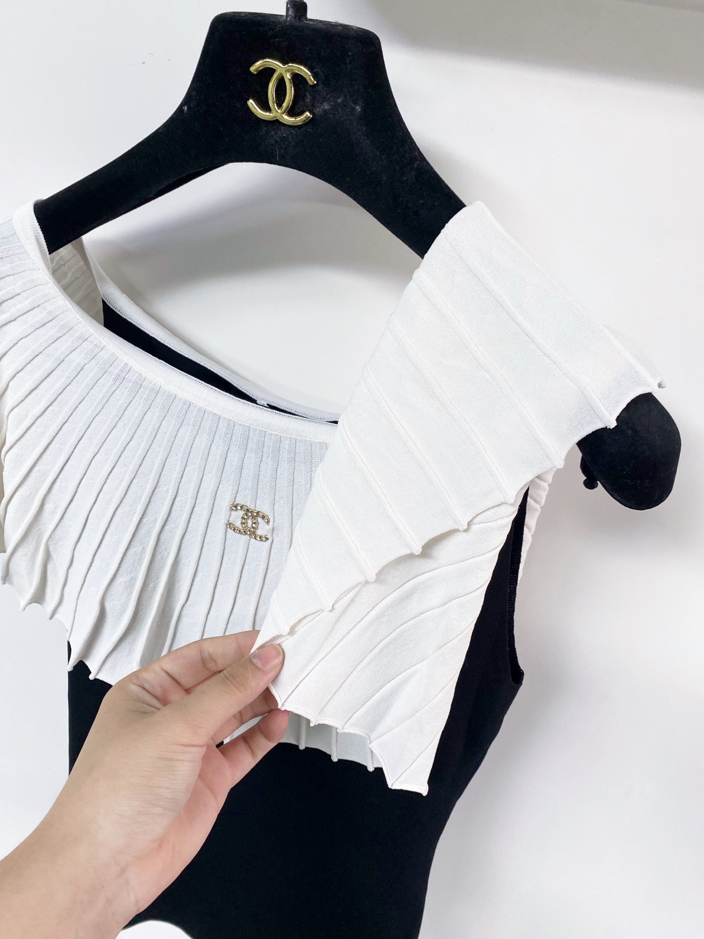 Chanel Two-Tone Vest Black White in Polyester 125433