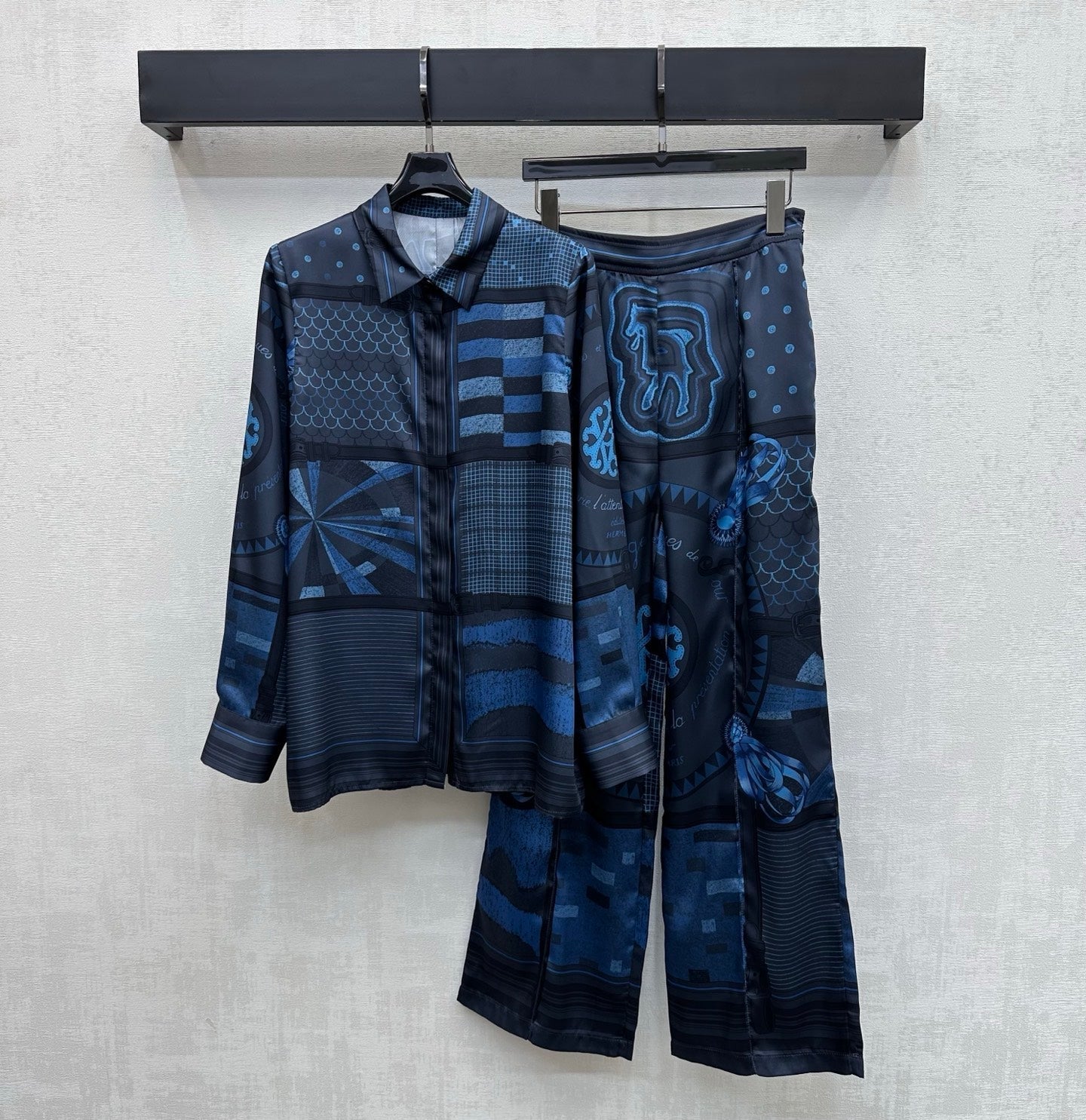 Hermes 26 Printed Long-Sleeve Shirt Blue in Mulberry Silk 137394