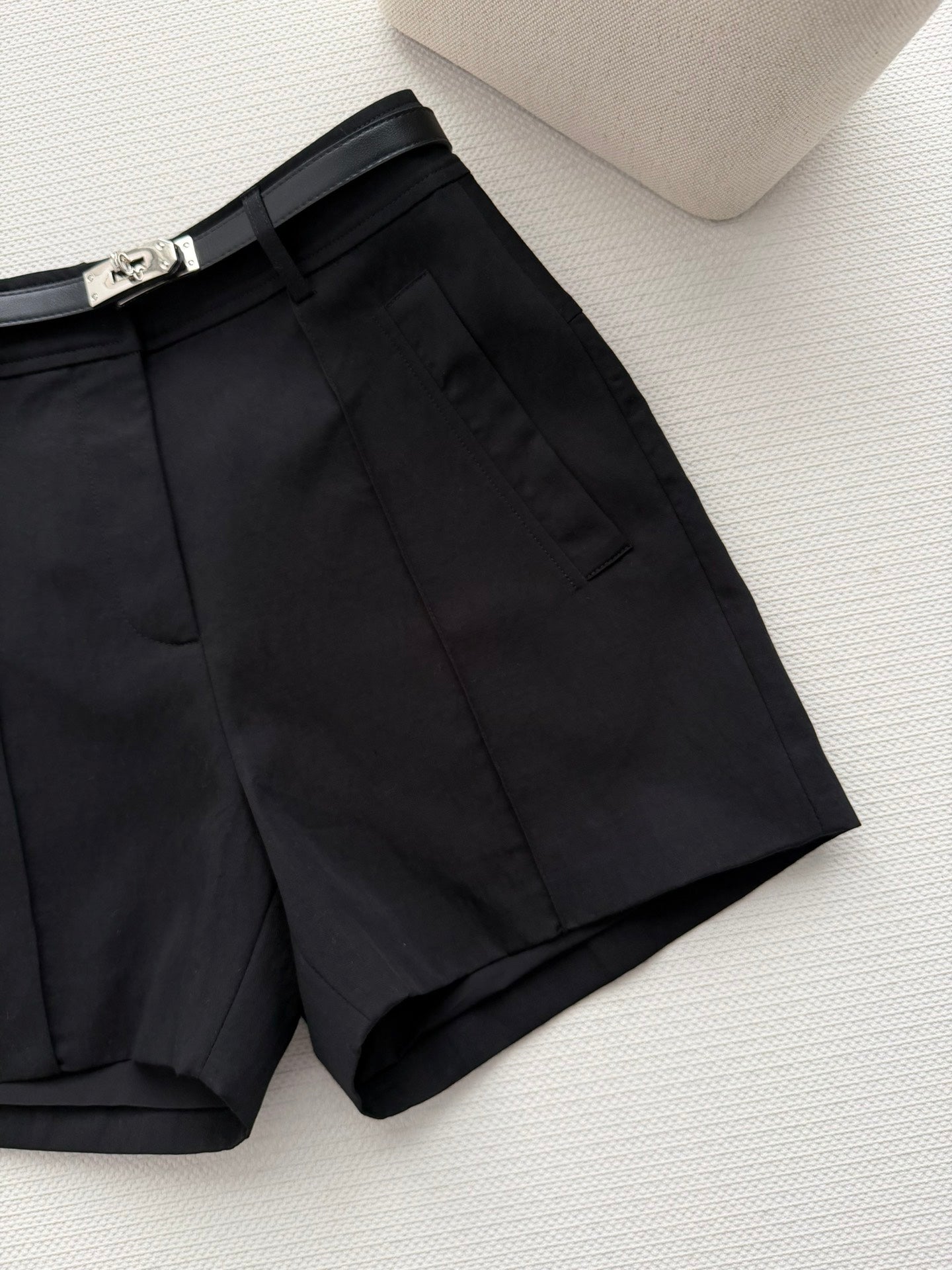 Hermes 26SS Shorts Black in Cotton 943347