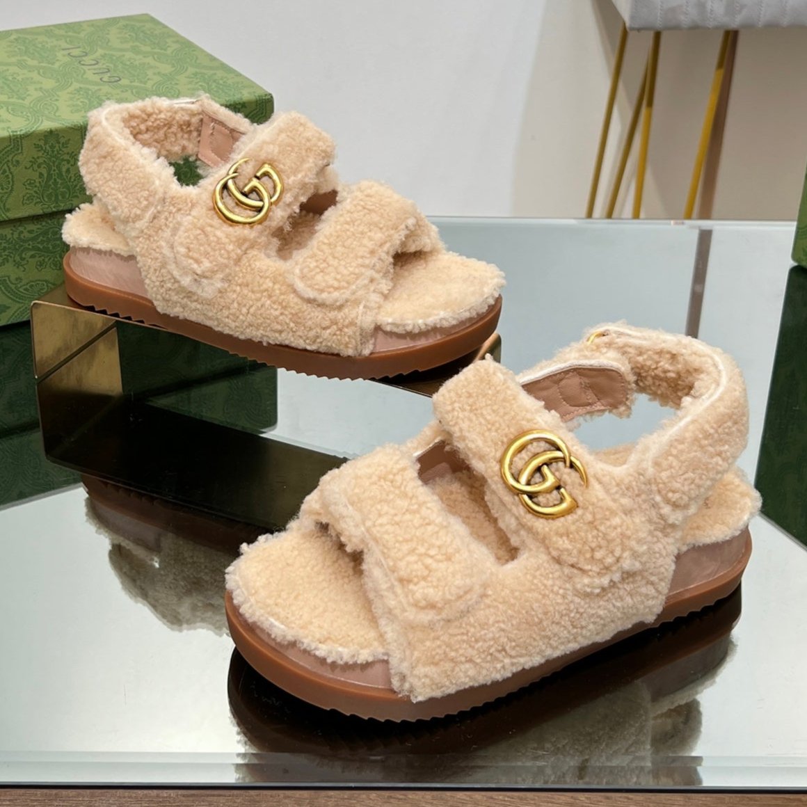 DAD SANDALS IN TAN BEIGE FLEECE