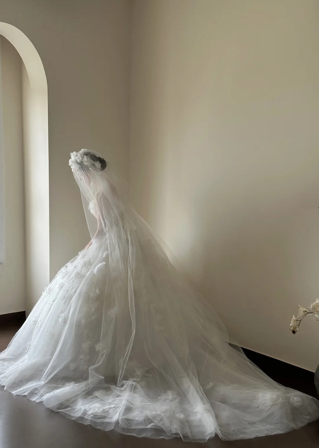 formaldressy- Vintage White 3D Floral Strapless Long Train Court Style Wedding Gown gh6093