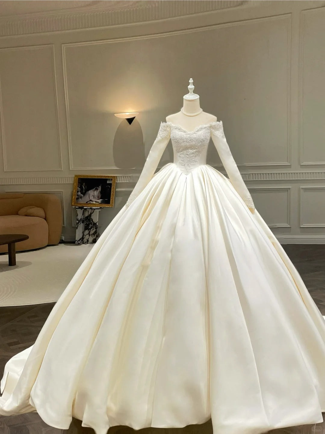 formaldressy-A must-have for minimalist brides! Plain satin long-sleeved wedding dress gh5440