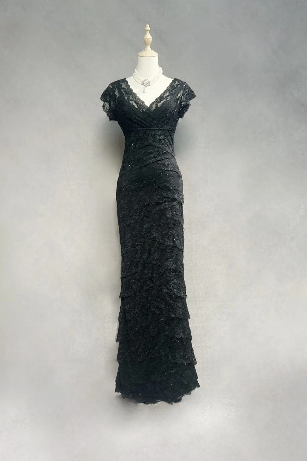 formaldressy-Black Vintage Beaded Long Lace Dress gh6243