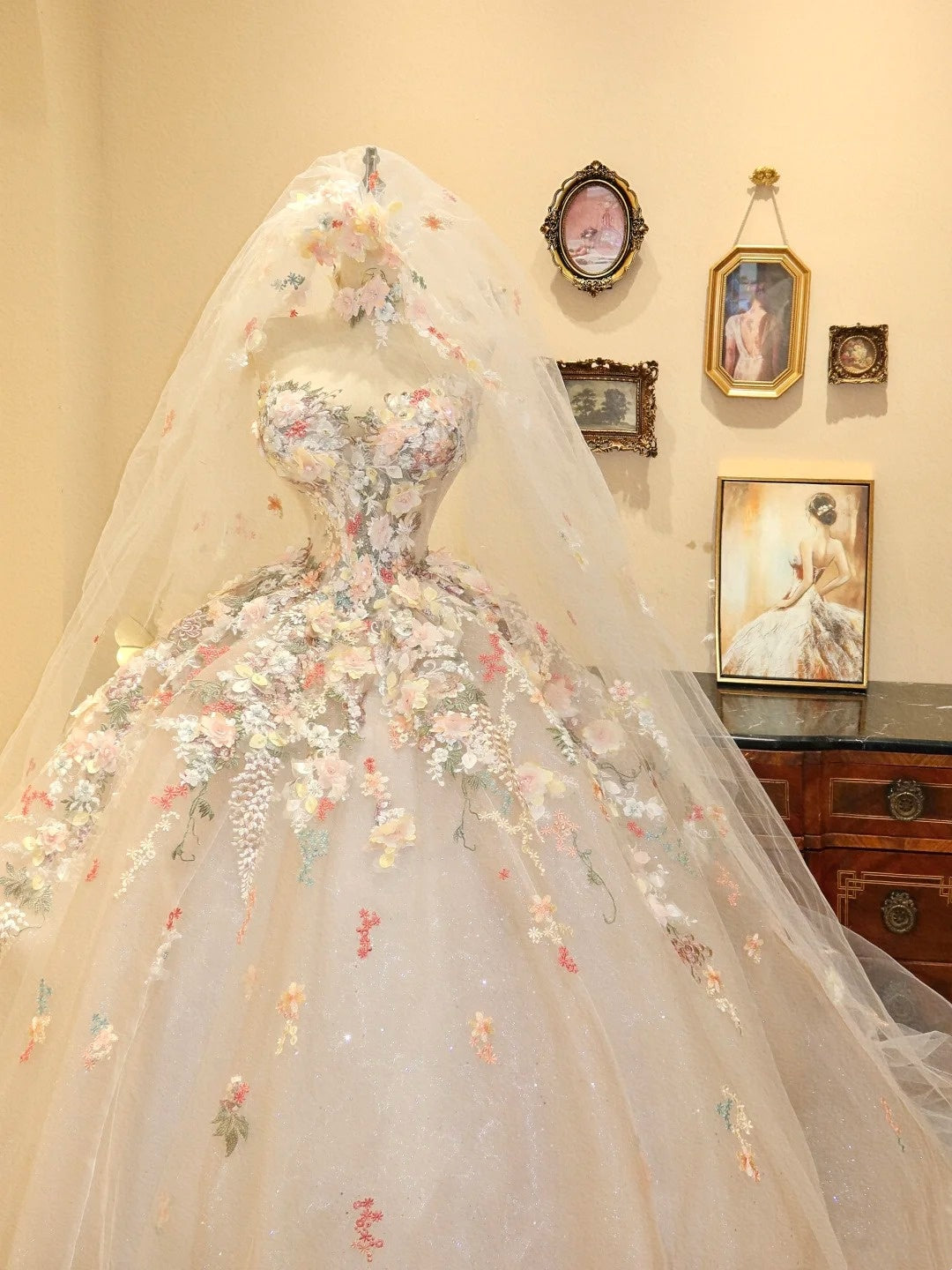 formaldressy-Romantic Bridal Embroidered Tulle Wedding Dress, Long Sleeveless Train Wedding Gown gh5904