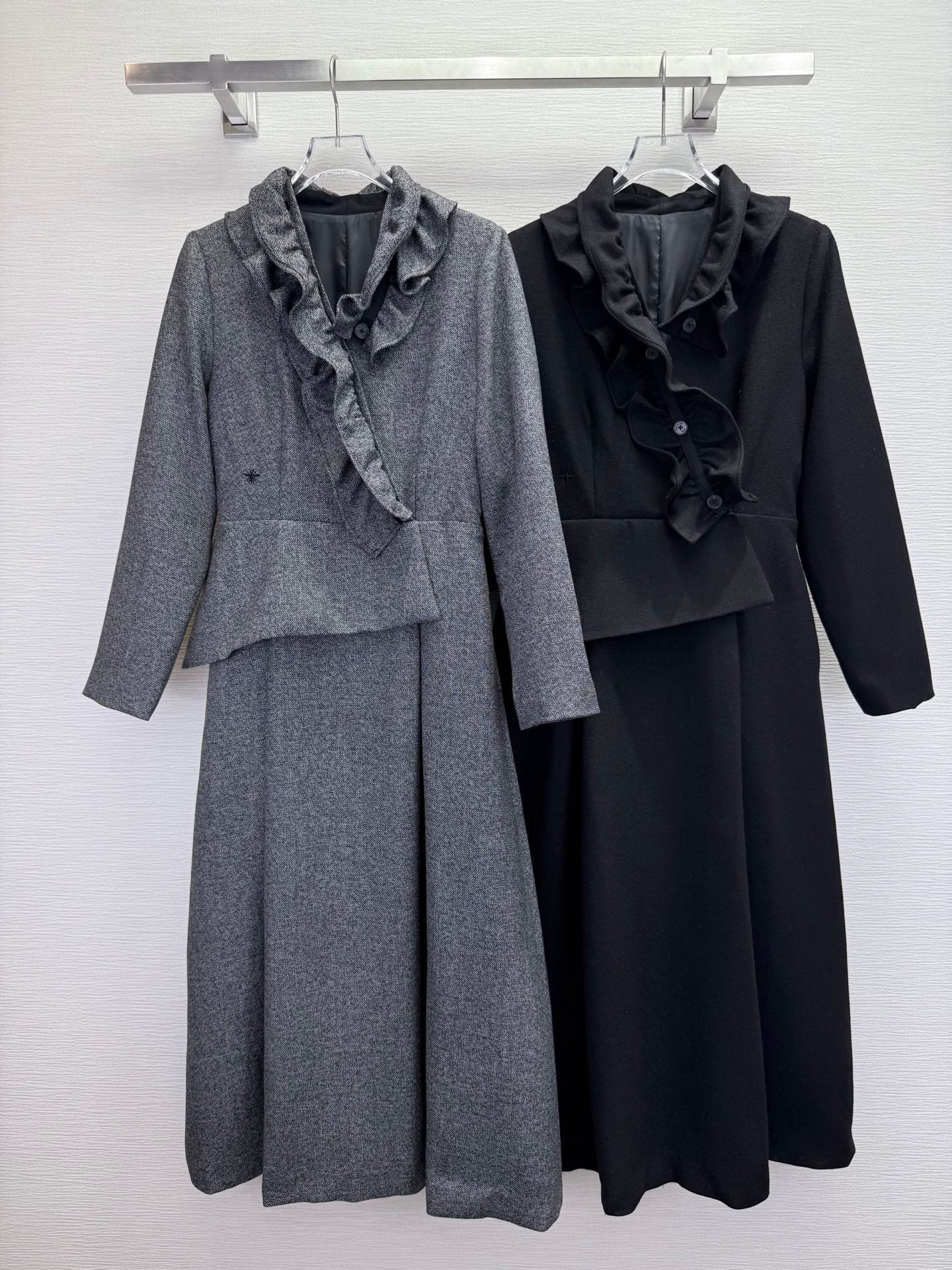 CD 25SS Ruffled V-neck Dress Black Wool 306508