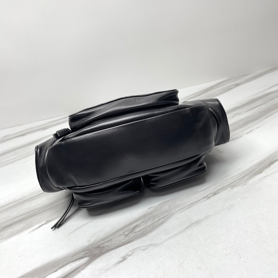 MIU POCKET 21CM SHOULDER BAG BLACK CALFSKIN