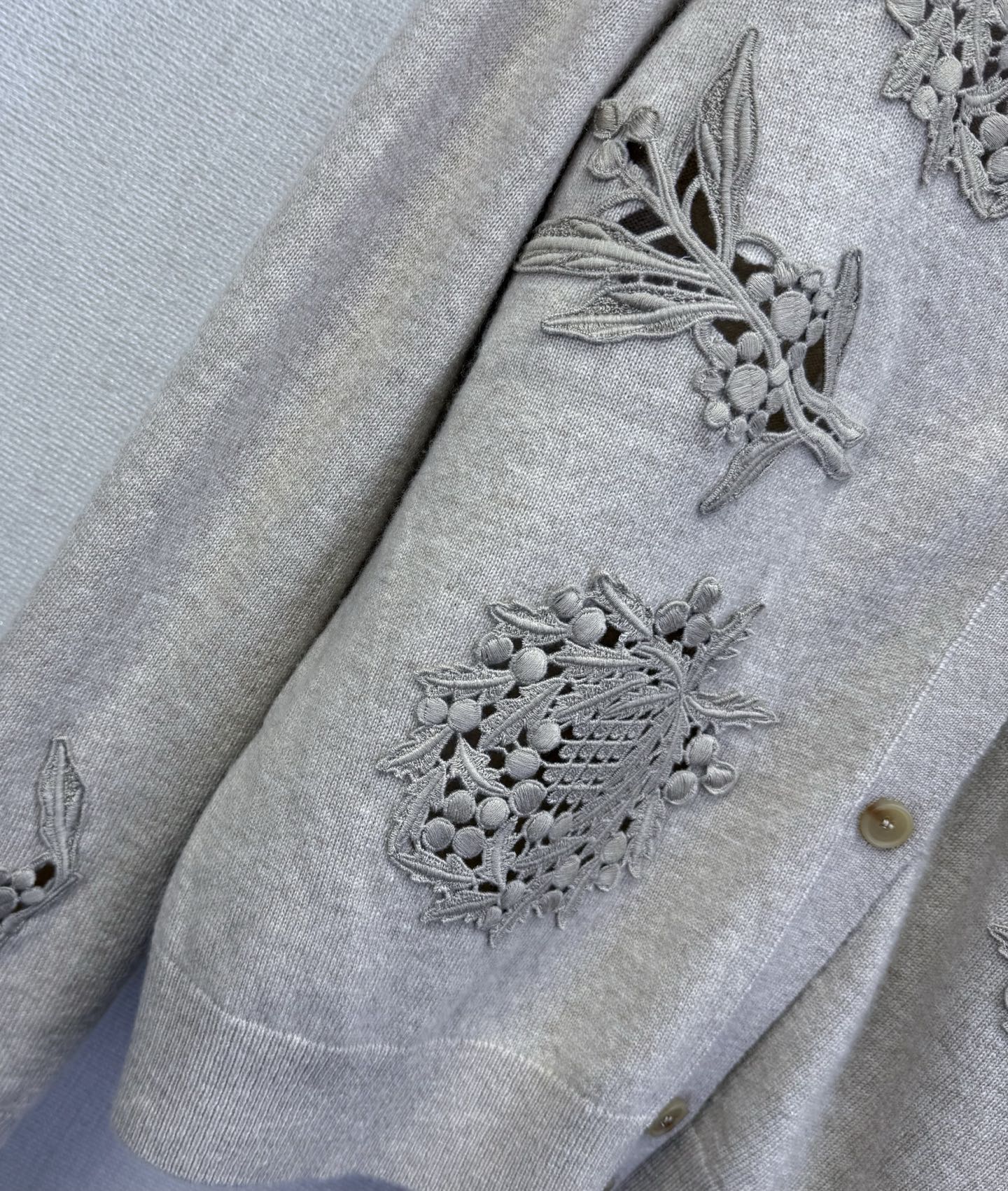 LP 25 Embroidered Floral Pattern Hollow Cardigan Gray Cashmere 315858