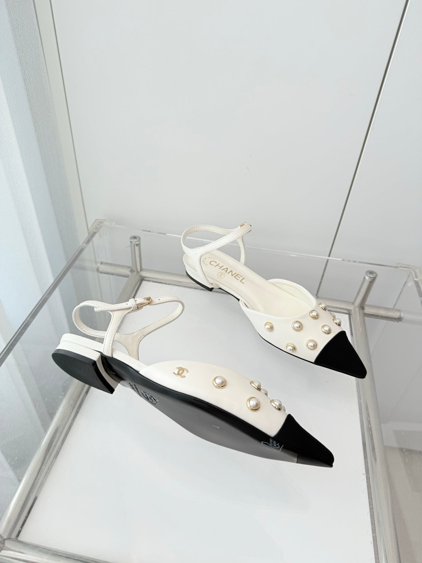 CC 26 Heeled Slingback With Pearl Toe White in Lambskin 597325