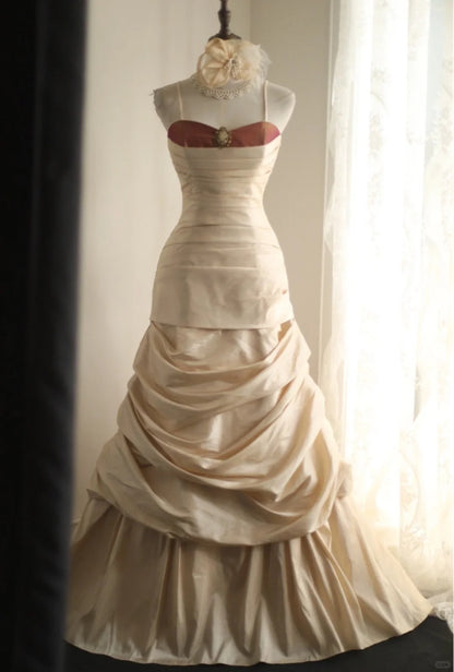 A Line Champagne Wedding Dress Sleeveless Long Princess Evening Dress   cg25941