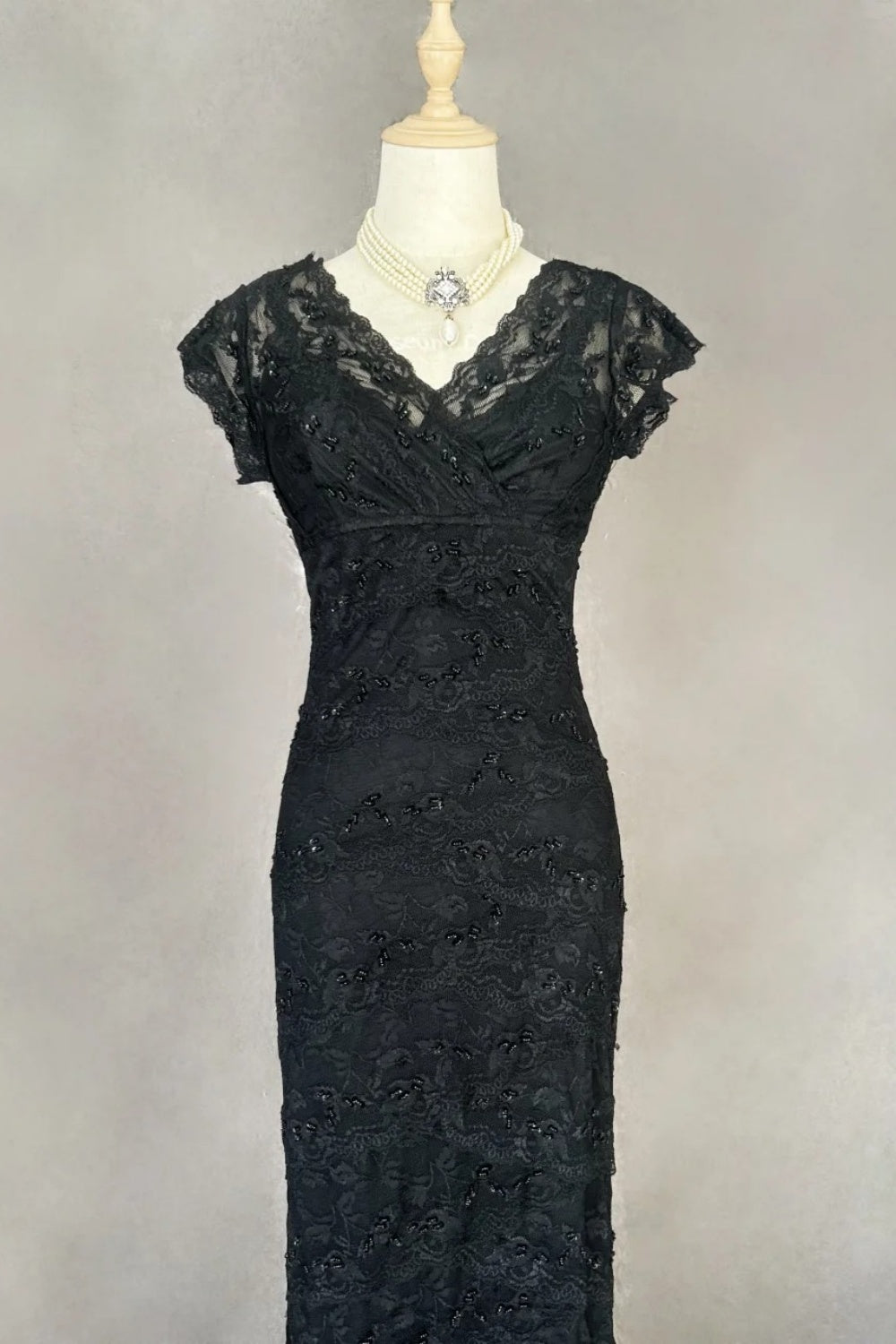 formaldressy-Black Vintage Beaded Long Lace Dress gh6243