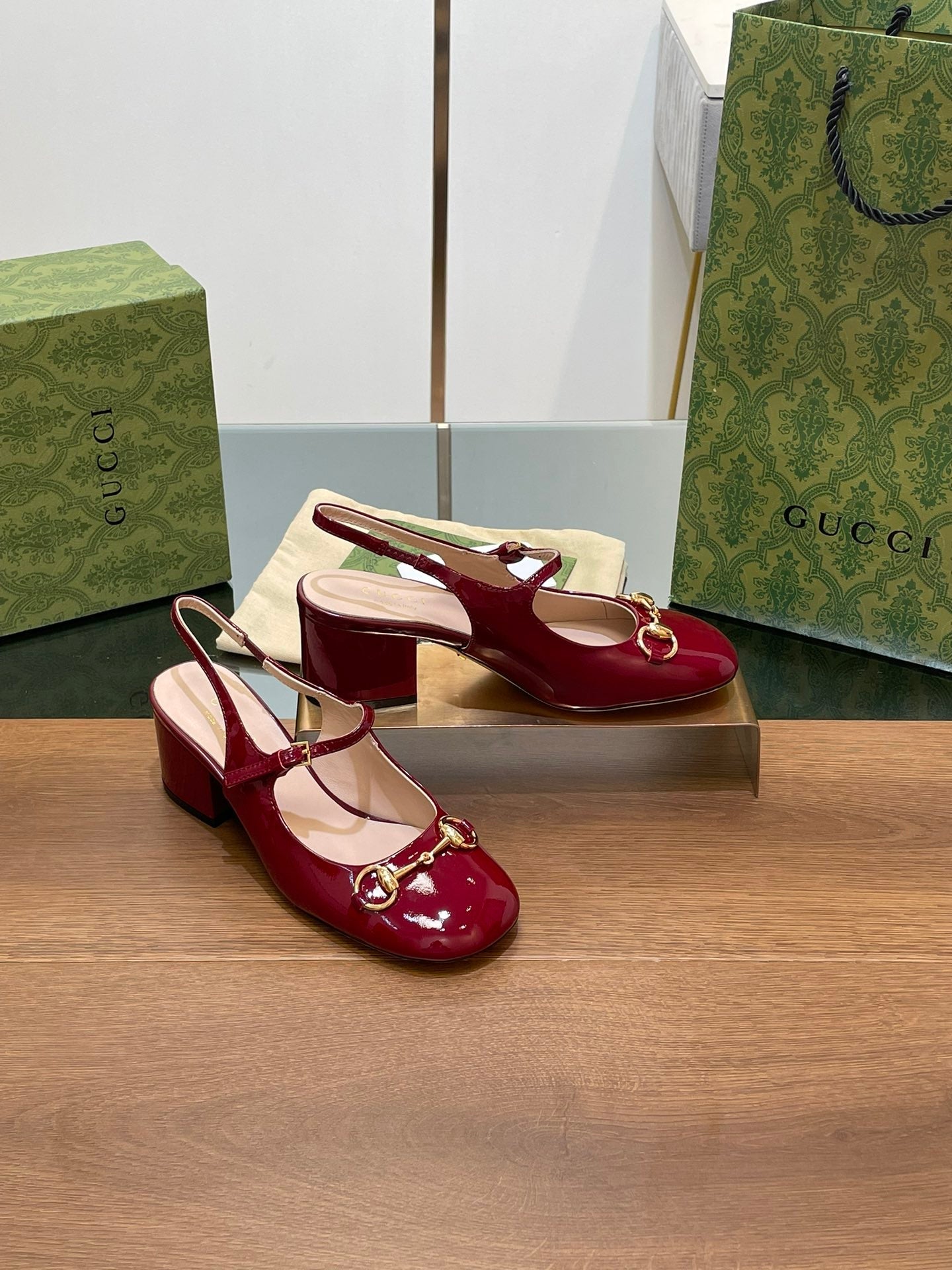 GG HORSEBIT PUMP SCARLET LAMBSKIN
