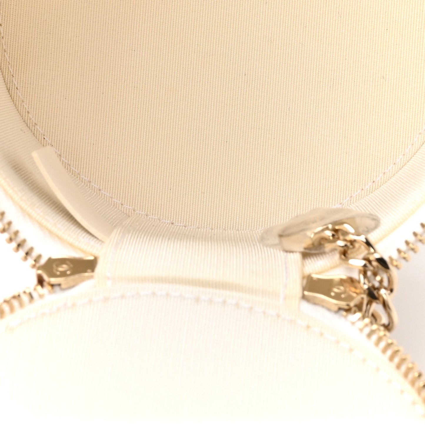 Lambskin Quilted Round Small Vanity Case With Chain White Black
