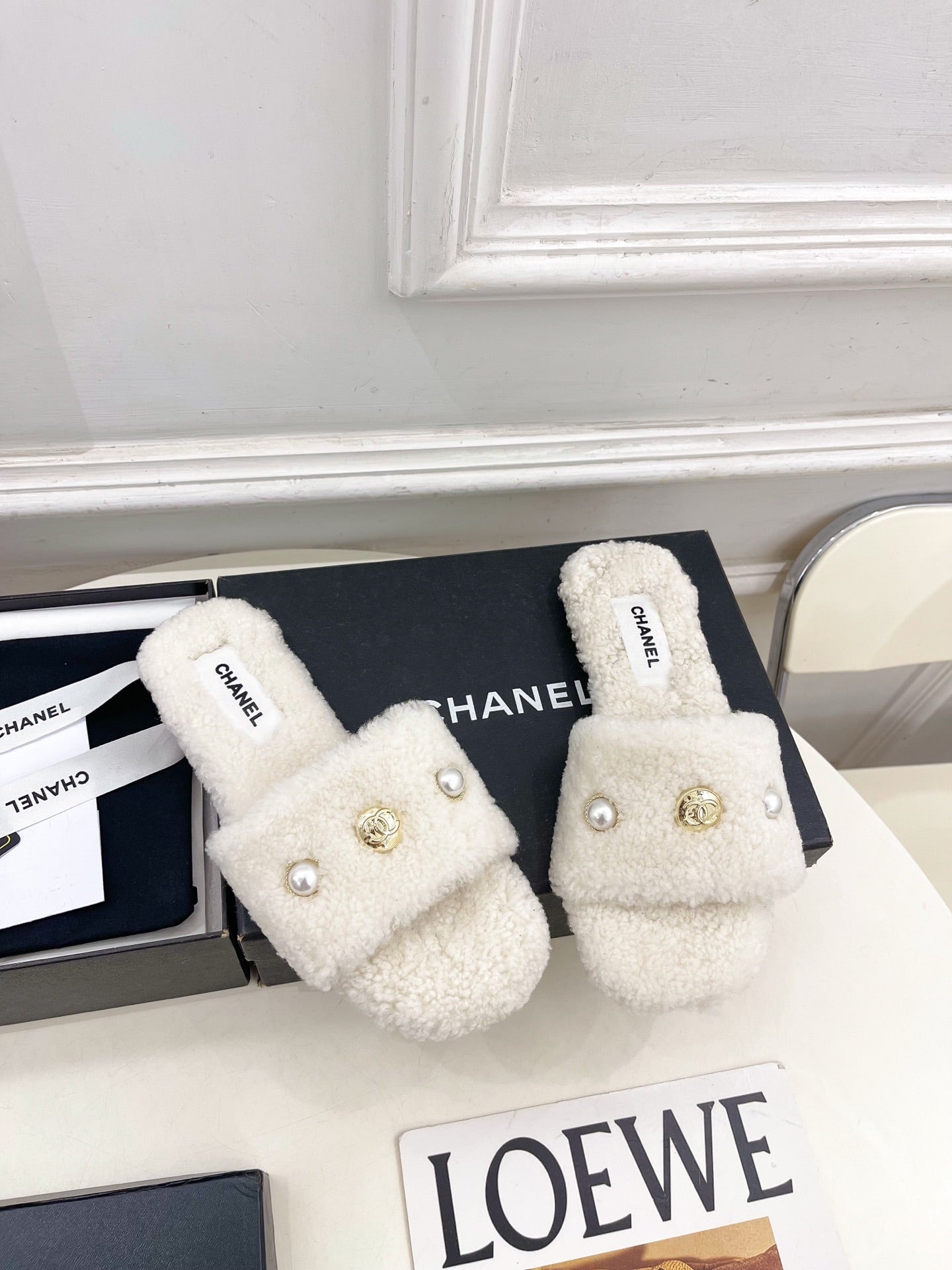 CC 25K Double C Pearl Fur Slippers White Shearing 587001