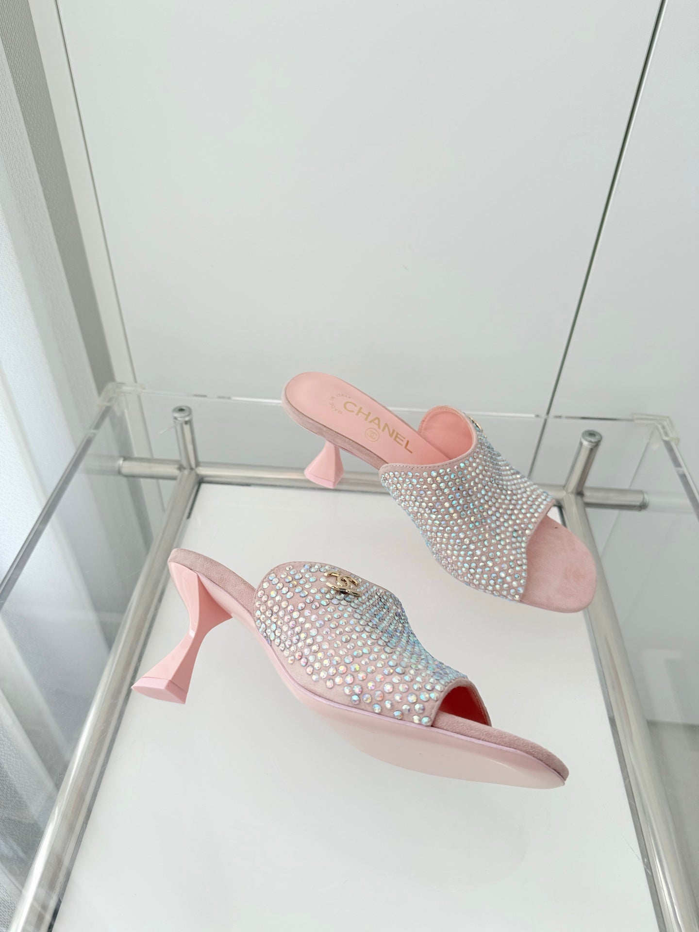CC 26 Sandal 70 Pink Rhinstone Deer Hide 597374