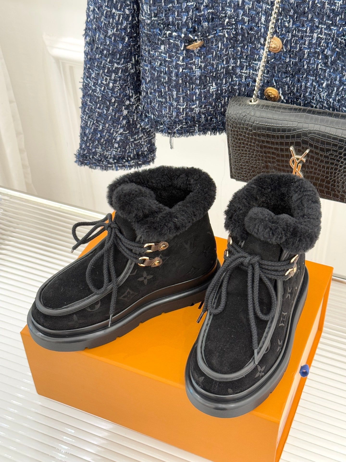 LV Ski Cortina Low Boot Black Suede Wool 572488