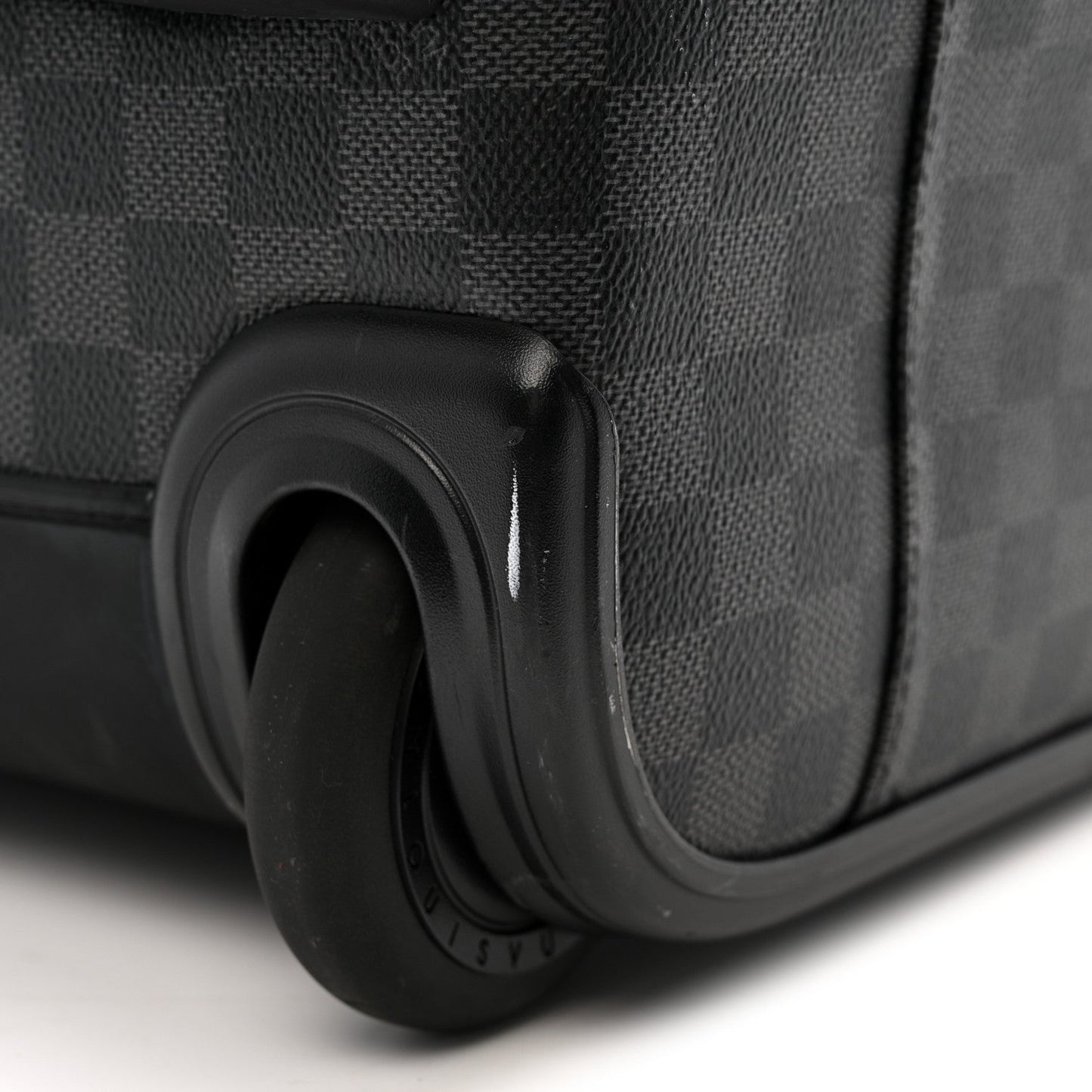 Damier Graphite Pegase 45