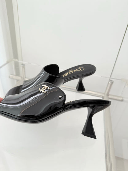 Chanel 26 Sandal 70 Black in Patent Leather 597361