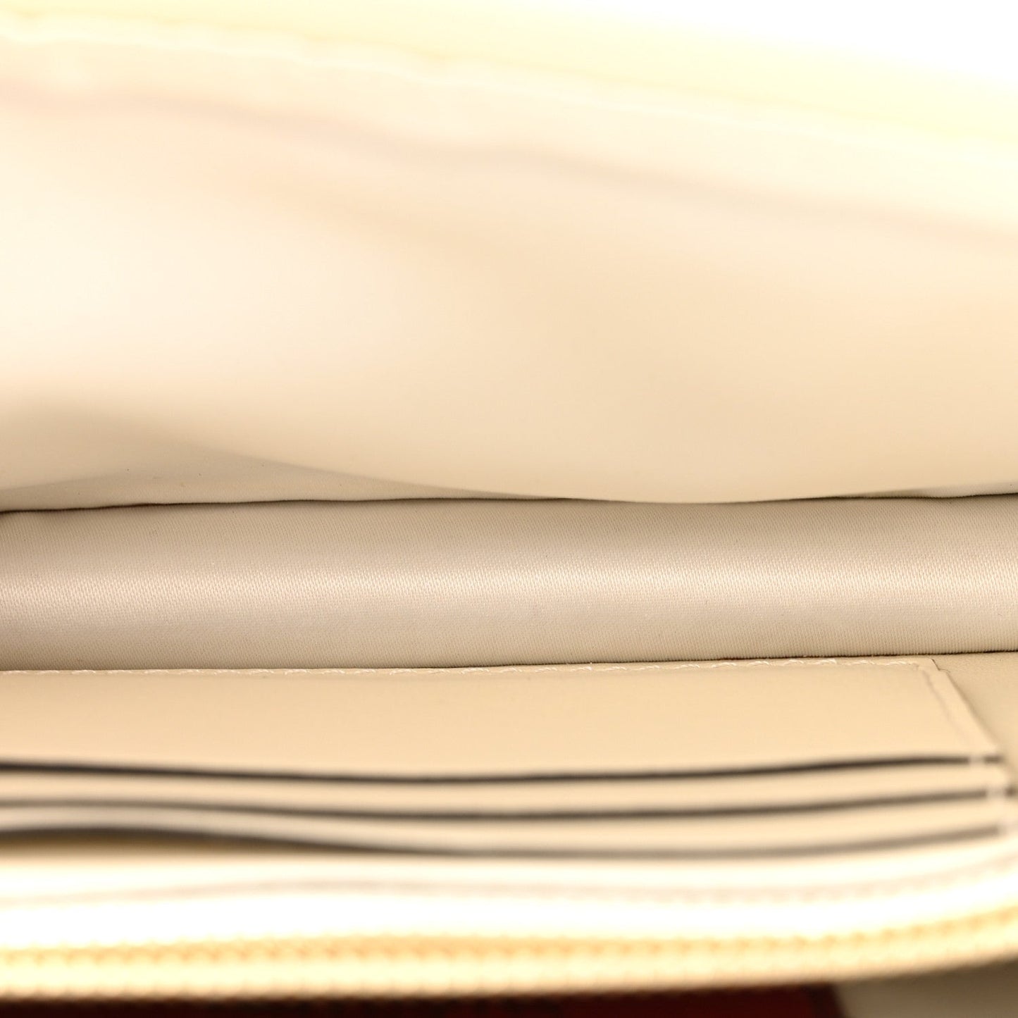 Calfskin Lacquer Monochrome Rockstud Wallet On Chain Ivory