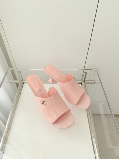 Chanel 26 Sandal 70 Pink in Patent Leather 597363