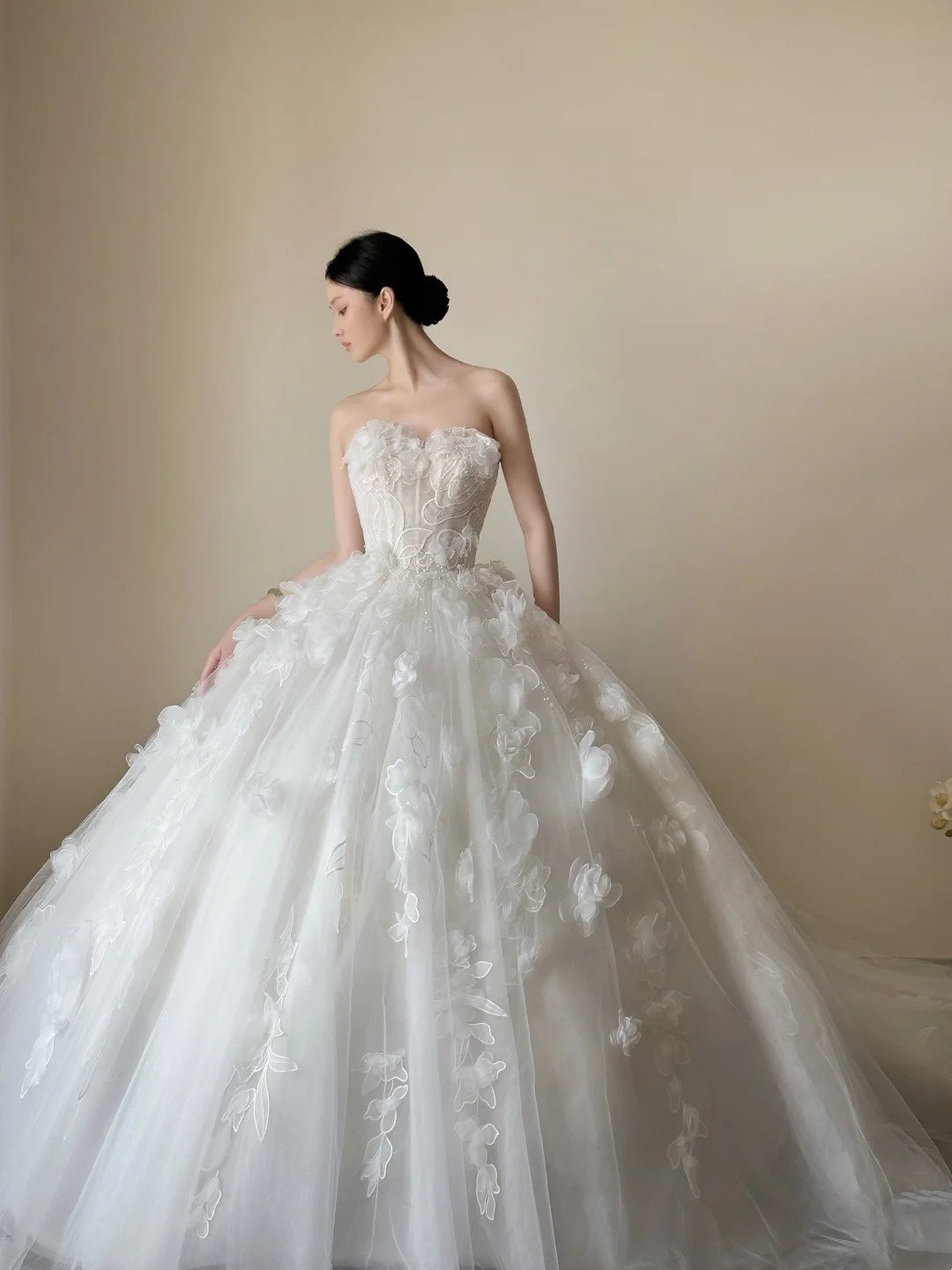 formaldressy- Vintage White 3D Floral Strapless Long Train Court Style Wedding Gown gh6093