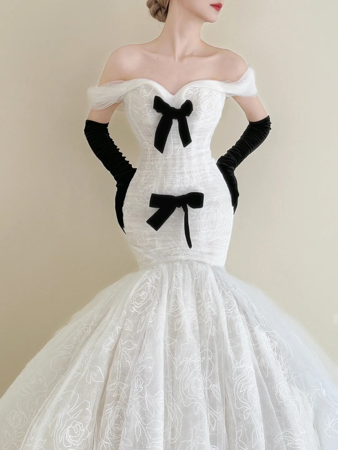 formaldressy-Vintage Black-White Contrast Bow Off-Shoulder Mermaid Court Style Wedding Gown gh6026